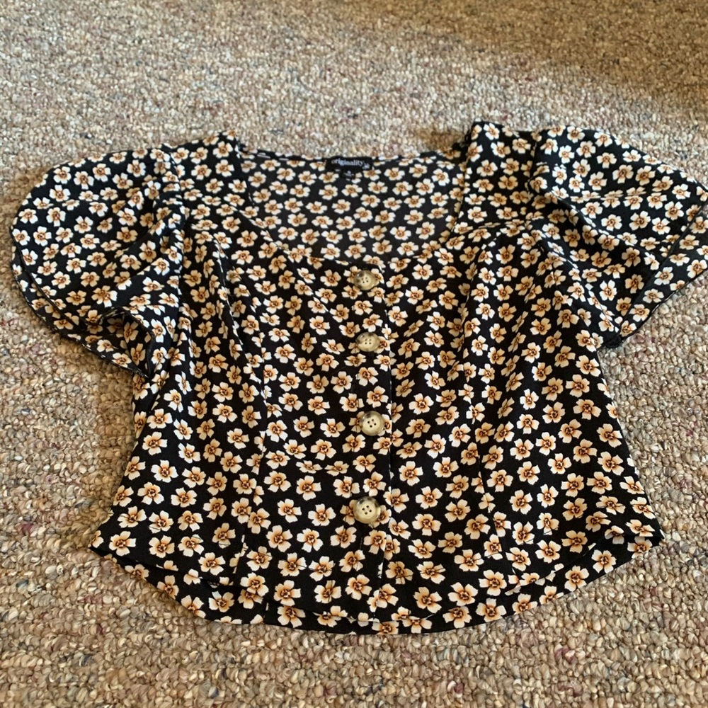 Black floral top with cap sleeve